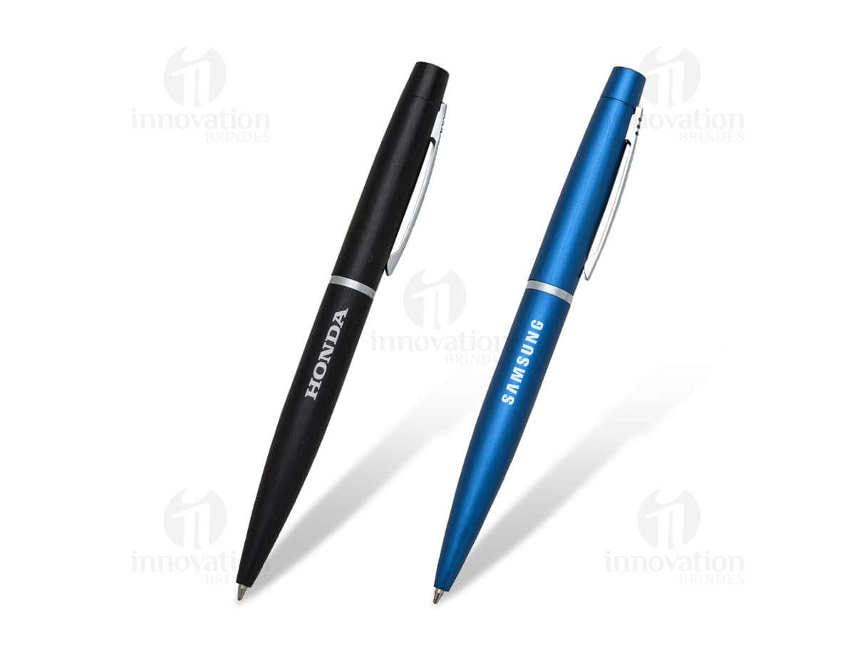 Caneta metal colorida. É possível ver o design clássico da caneta, que é uma ferramenta de escrita com tinta preta. A caneta é um objeto de escritório utilizado para escrever, desenhar e assinar documentos. Ideal para uso escolar, financeiro e de negócios. Caneta metal colorida. É possível ver o design clássico da caneta, que é uma ferramenta de escrita com tinta preta. A caneta é um objeto de escritório utilizado para escrever, desenhar e assinar documentos. Ideal para uso escolar, financeiro e de negócios.