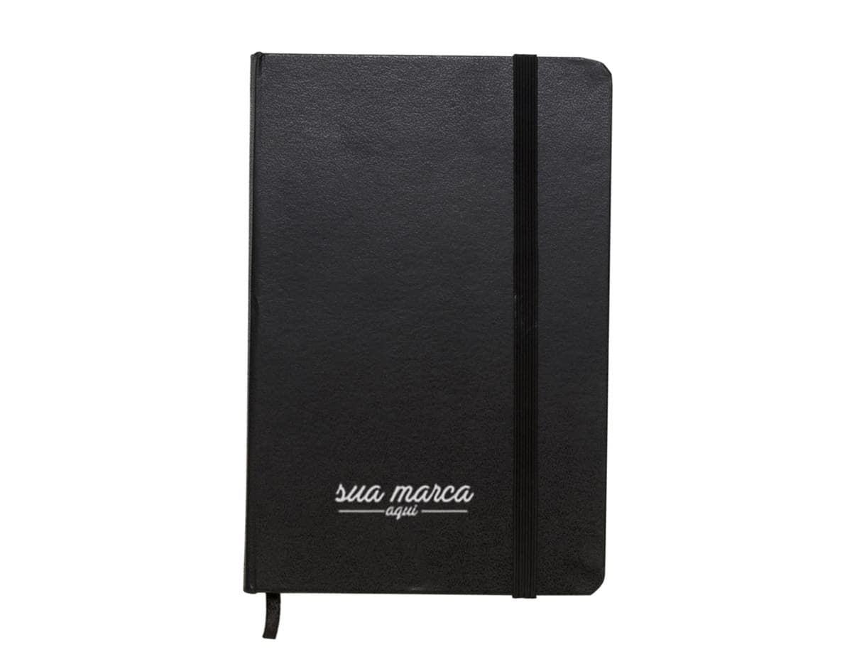Caderneta Capa Dura Kraft em fundo branco, com aspecto rústico e páginas amareladas. Caderneta Capa Dura Kraft em fundo branco, com aspecto rústico e páginas amareladas.