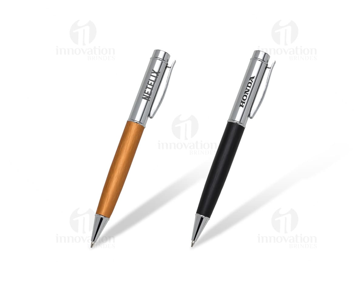 Kit com 6 porta copos em diferentes cores e estampas, sendo cinco redondos e um quadrado. Os porta copos são feitos de material resistente e possuem base antiderrapante. Kit com 6 porta copos em diferentes cores e estampas, sendo cinco redondos e um quadrado. Os porta copos são feitos de material resistente e possuem base antiderrapante.