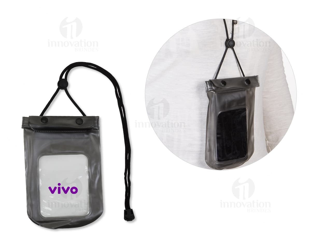 Botão quadrado de plástico brilhante, com ícone de teclado em metal, em um dispositivo de tecnologia moderna. A imagem mostra um porta comprimidos plástico com design simples, refletindo a luz e com tonalidade violeta. Botão quadrado de plástico brilhante, com ícone de teclado em metal, em um dispositivo de tecnologia moderna. A imagem mostra um porta comprimidos plástico com design simples, refletindo a luz e com tonalidade violeta.