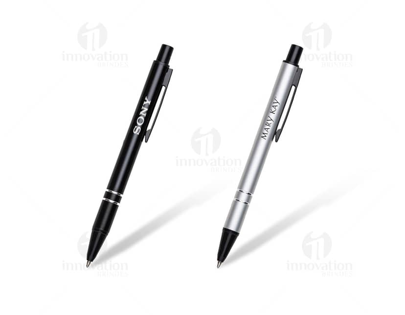 Mini caneta semimetal na cor prata.