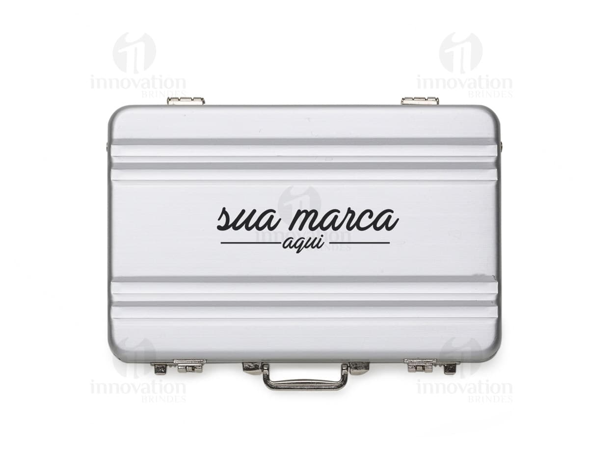 Kit com 6 porta copos em formato redondo, feitos de material resistente e com estampas coloridas e variadas de animais marinhos. Kit com 6 porta copos em formato redondo, feitos de material resistente e com estampas coloridas e variadas de animais marinhos.