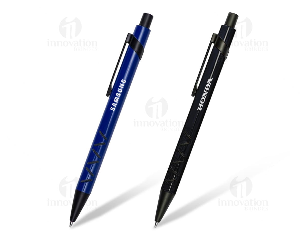 Caneta metal com detalhes em preto fosco. Caneta metal com detalhes em preto fosco.