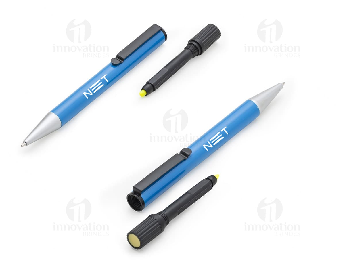 Adaptador Universal com conectores de diferentes tamanhos e formatos. Adaptador Universal com conectores de diferentes tamanhos e formatos.