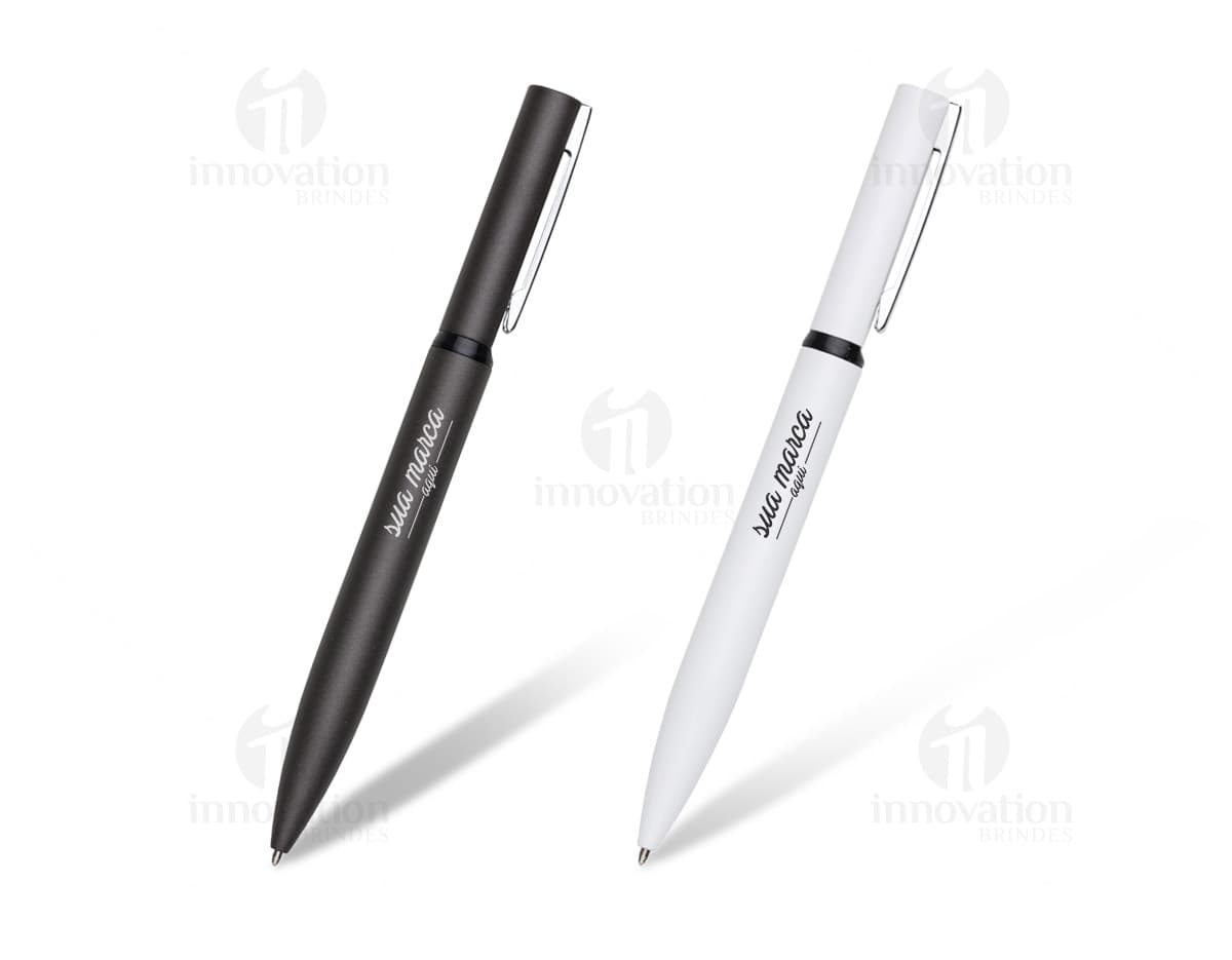 Kit com 6 porta copos em formato redondo, feitos de madeira com estampas coloridas de animais. Cada porta copo possui um design único e protetores de borracha na parte inferior. Kit com 6 porta copos em formato redondo, feitos de madeira com estampas coloridas de animais. Cada porta copo possui um design único e protetores de borracha na parte inferior.