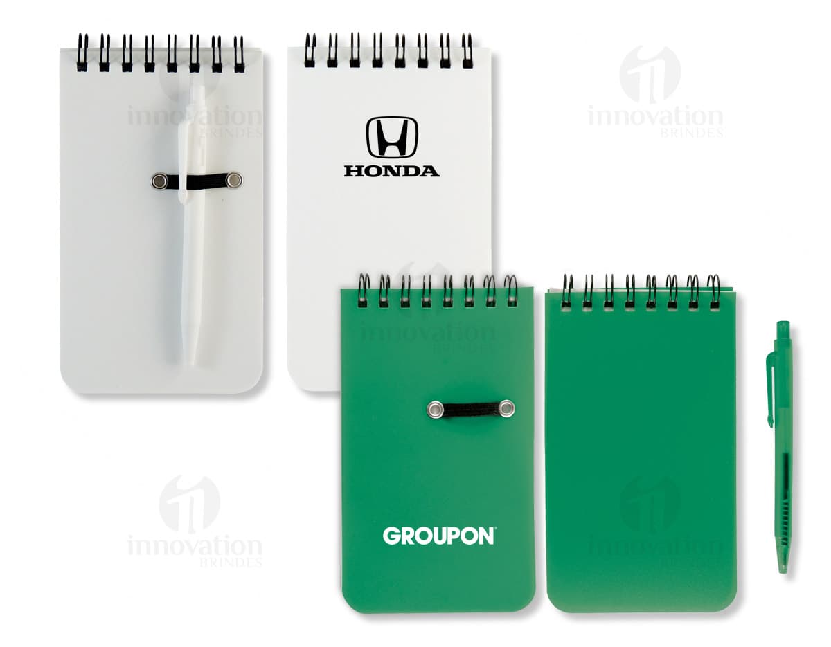 Kit com 6 porta copos em formato redondo com estampas de plantas tropicais em tons de verde e rosa. Kit com 6 porta copos em formato redondo com estampas de plantas tropicais em tons de verde e rosa.