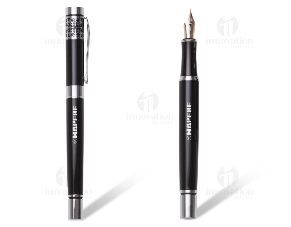 Kit de metal com detalhe em papel reciclado, contendo caneta, caderno e bloco de notas. Kit de metal com detalhe em papel reciclado, contendo caneta, caderno e bloco de notas.