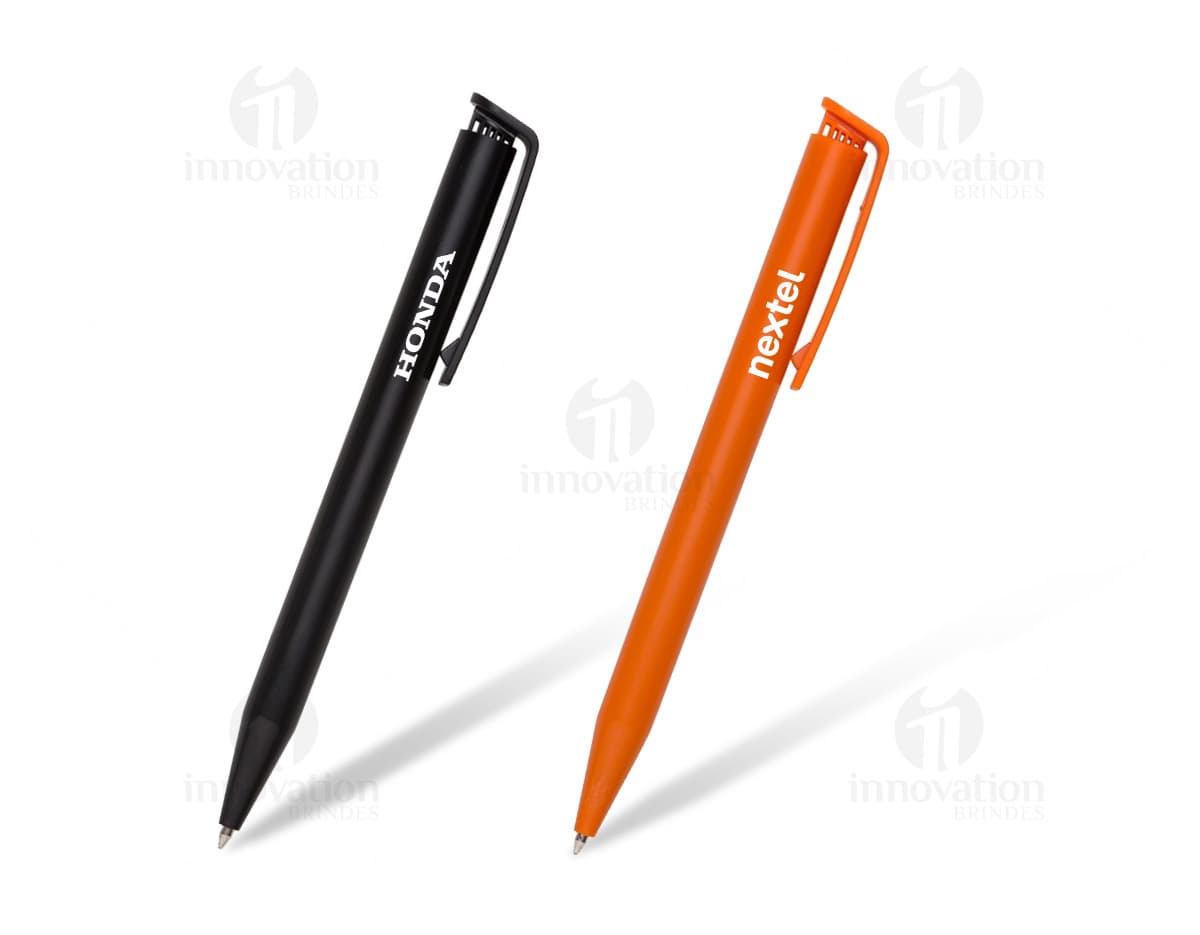 Kit com 6 porta copos em formato quadrado, de cores variadas e feitos de material resistente. Kit com 6 porta copos em formato quadrado, de cores variadas e feitos de material resistente.