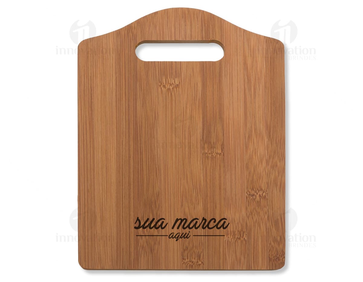 Kit Caipirinha 3 peças contendo um copo, um socador de limão e uma tábua de corte. Kit Caipirinha 3 peças contendo um copo, um socador de limão e uma tábua de corte.