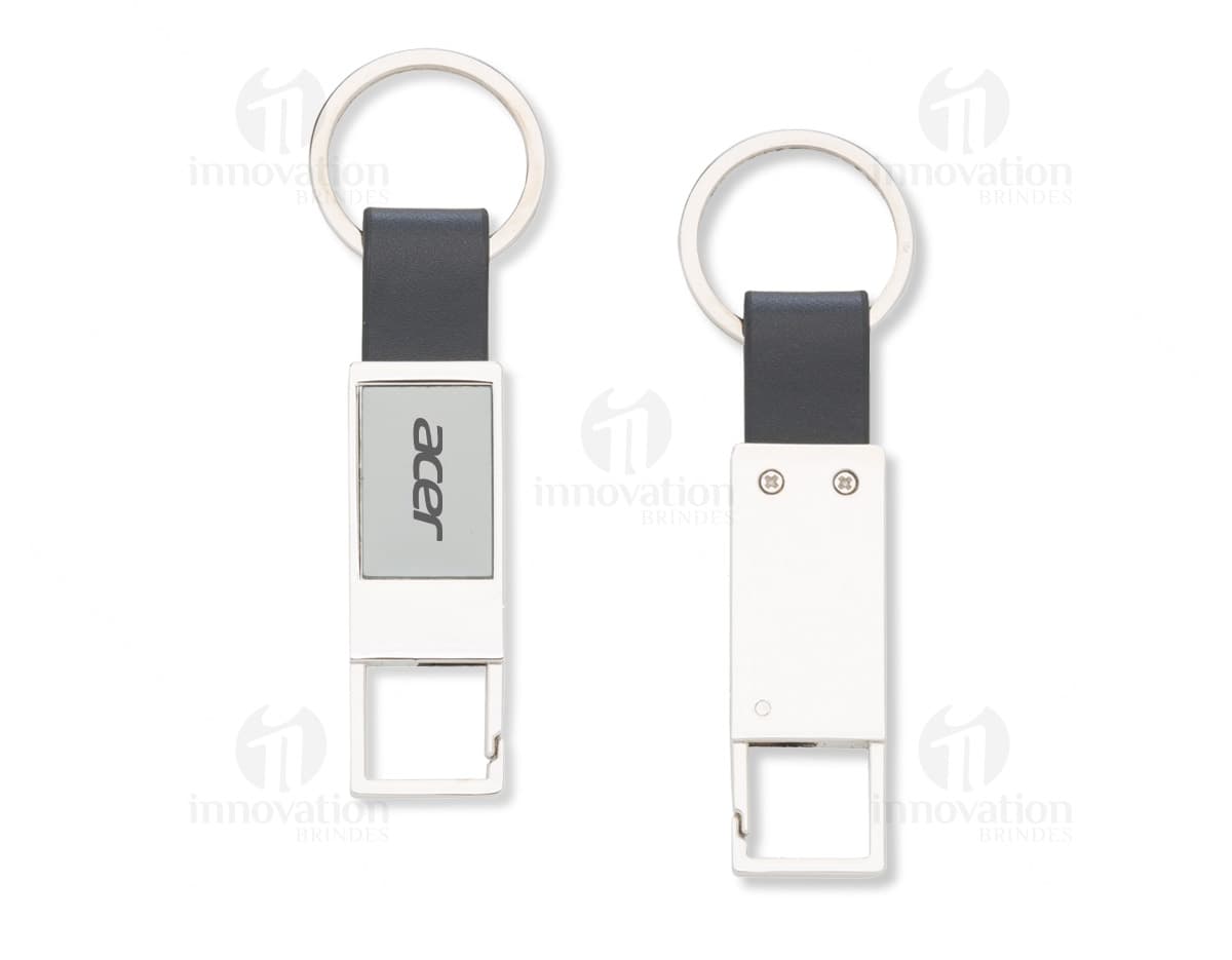 Necessaire impermeável de PVC azul com fecho de zíper e alça de transporte. Necessaire impermeável de PVC azul com fecho de zíper e alça de transporte.