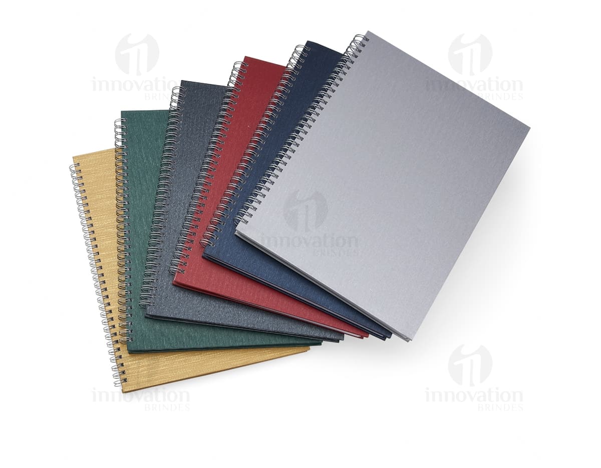 Kit com 6 porta copos apresentados em uma bandeja de madeira, com design moderno e cores vibrantes. Kit com 6 porta copos apresentados em uma bandeja de madeira, com design moderno e cores vibrantes.