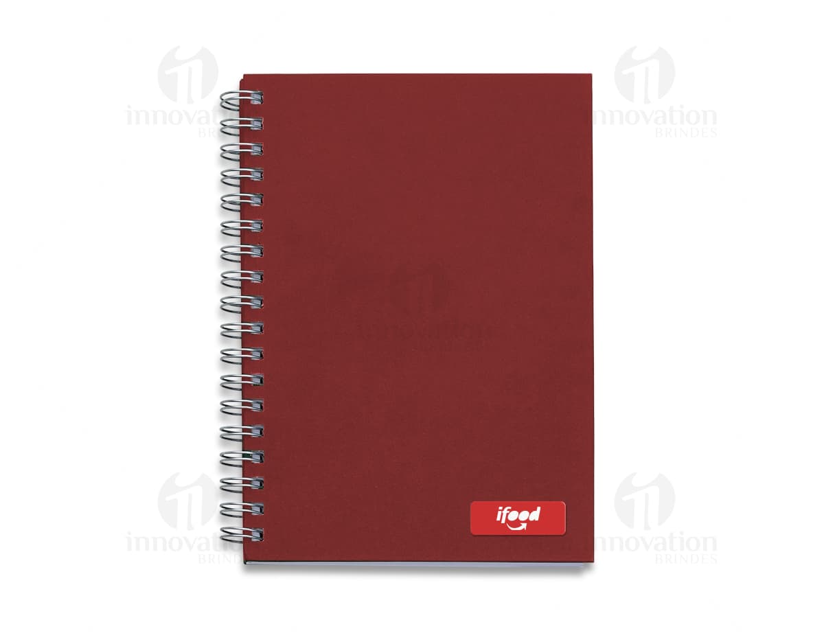 Caderno com capa kraft e espiral. Caderno com capa kraft e espiral.