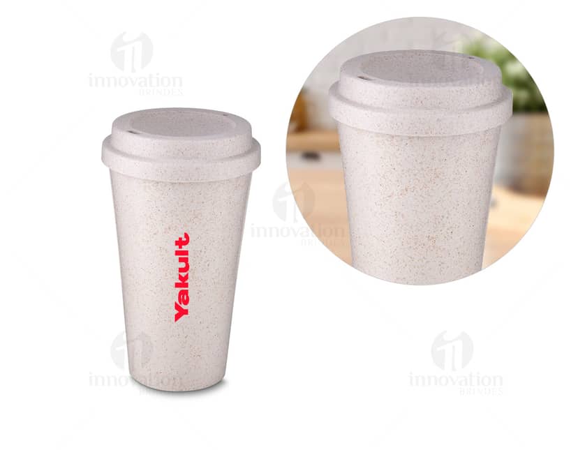 Kit com 6 porta copos em formato quadrado, feitos de cerâmica na cor branca com estampas coloridas de elementos tropicais como folhas e frutas. Cada porta copo possui uma borda dourada.