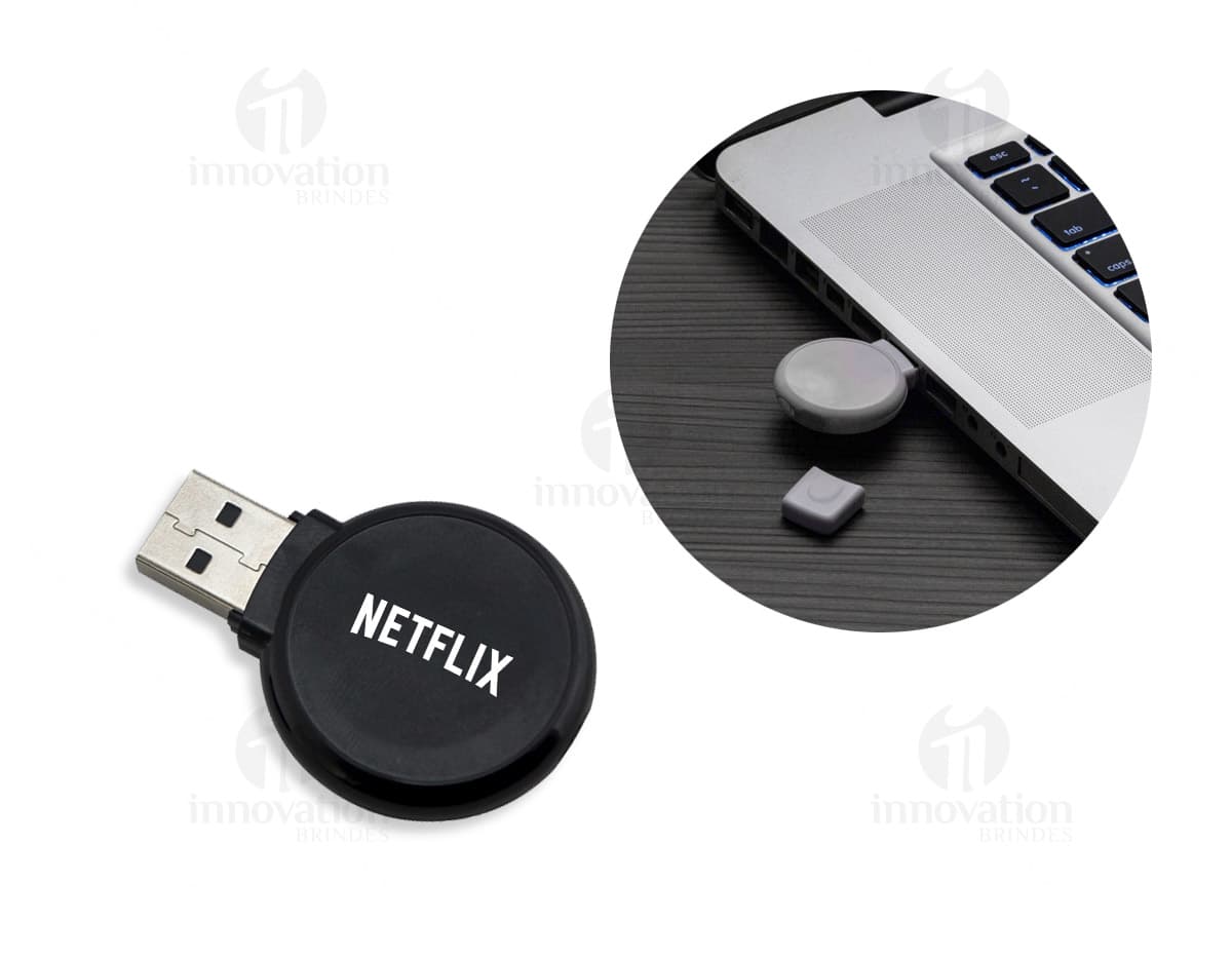 PEN DRIVE PLÁSTICO GIRATÓRIO 32GB em preto e prata, um dispositivo de tecnologia digital que armazena dados e permite a comunicação por meio de conexão USB. PEN DRIVE PLÁSTICO GIRATÓRIO 32GB em preto e prata, um dispositivo de tecnologia digital que armazena dados e permite a comunicação por meio de conexão USB.