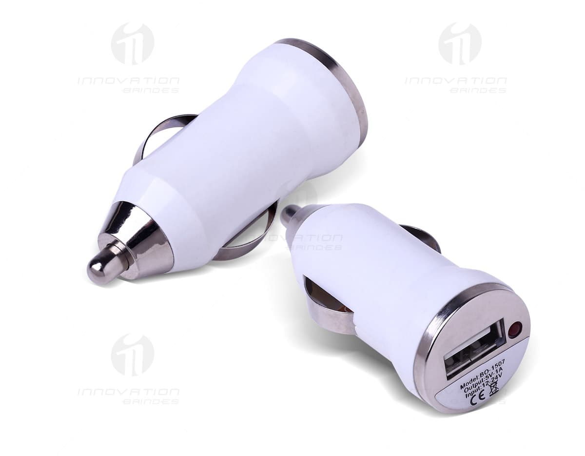 Suporte para livros ajustável de metal em uma superfície branca, mostrando sua estrutura metálica e capacidade de segurar livros de diversos tamanhos. Suporte para livros ajustável de metal em uma superfície branca, mostrando sua estrutura metálica e capacidade de segurar livros de diversos tamanhos.