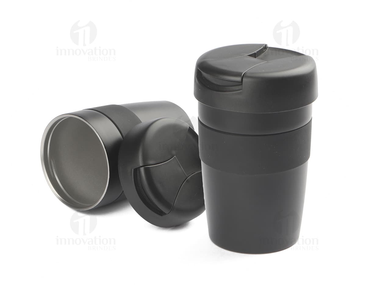 Kit com 6 porta copos em formato quadrado, feitos de acrílico transparente. Cada porta copo possui uma estampa diferente de paisagens naturais e animais. Kit com 6 porta copos em formato quadrado, feitos de acrílico transparente. Cada porta copo possui uma estampa diferente de paisagens naturais e animais.