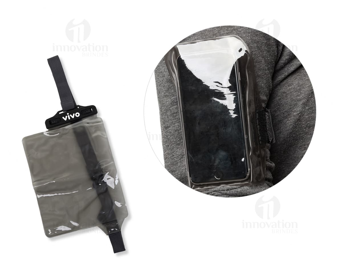 Capa braçadeira à prova d'água para armazenamento de celular durante atividades físicas. Capa braçadeira à prova d'água para armazenamento de celular durante atividades físicas.