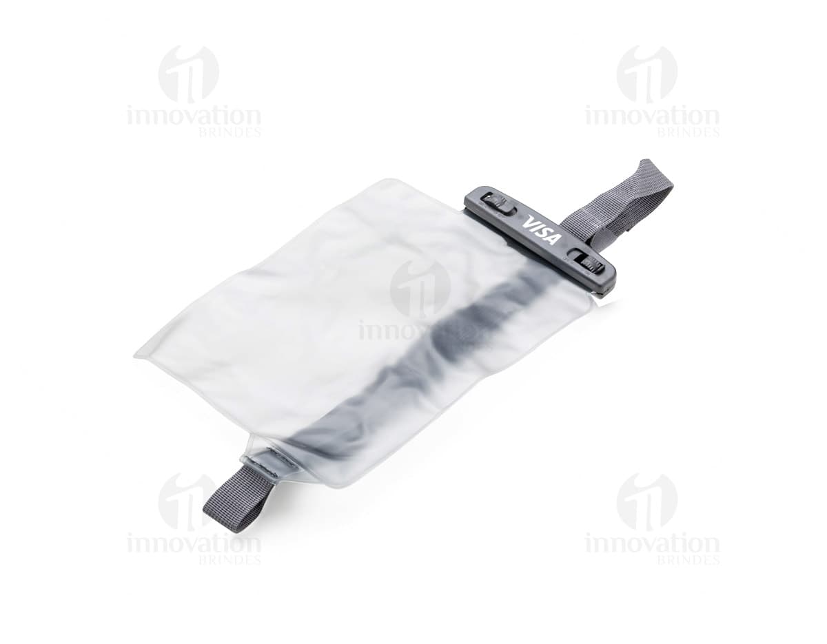 Capa impermeável transparente para proteção de objetos diversos. Capa impermeável transparente para proteção de objetos diversos.