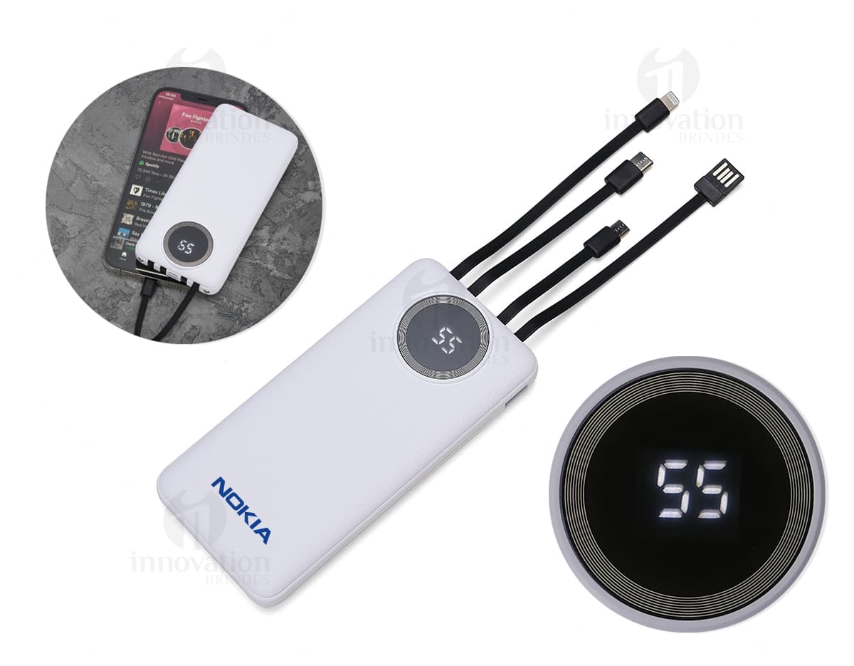 Carregador portátil de 10.000mAh com display, dispositivo eletrônico de metal preto e prateado, equipamento de tecnologia digital para conexão e transferência de dados através de cabo e plug. Carregador portátil de 10.000mAh com display, dispositivo eletrônico de metal preto e prateado, equipamento de tecnologia digital para conexão e transferência de dados através de cabo e plug.