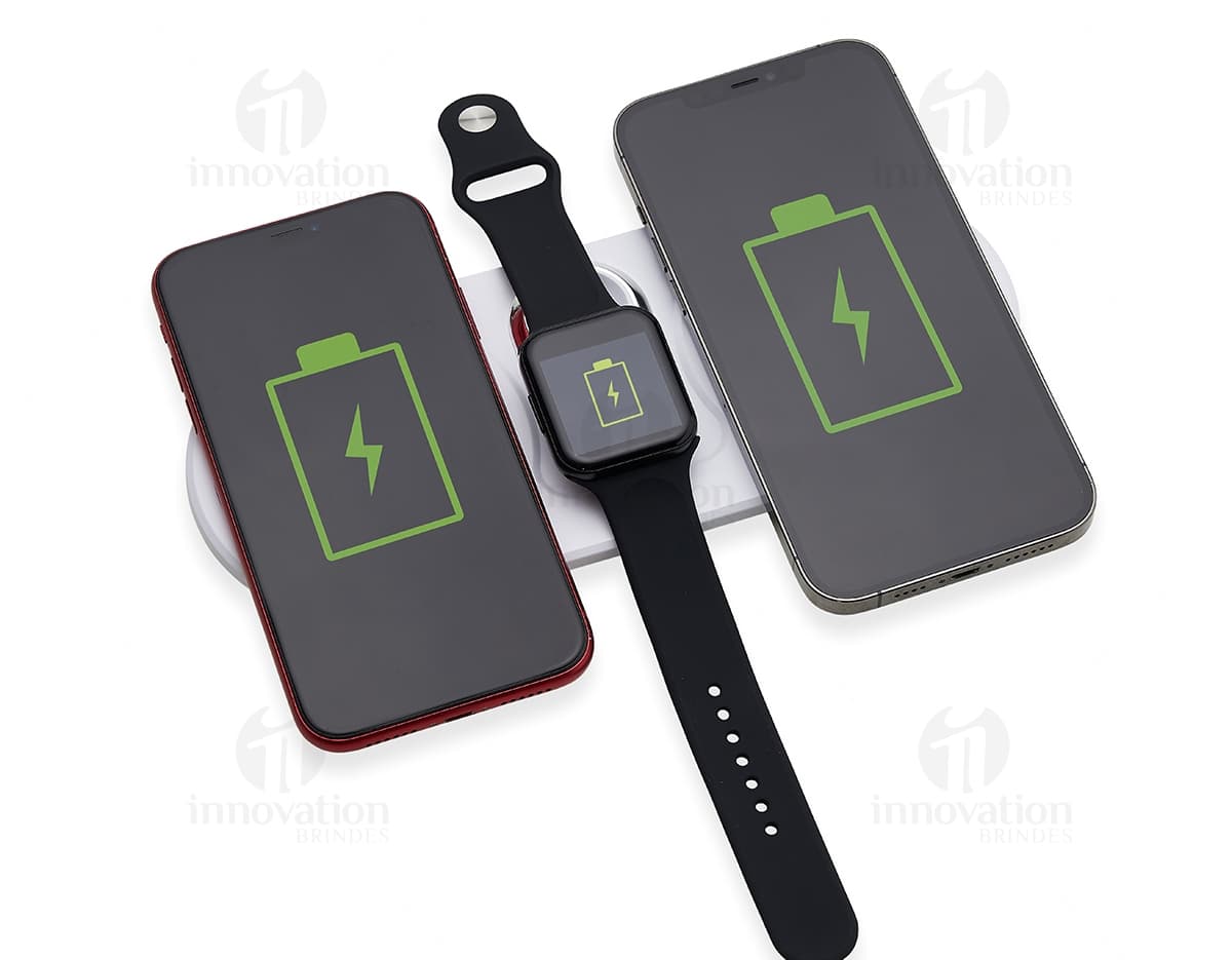 Base de indução para celulares e Apple Watch, permitindo o carregamento sem fio dos dispositivos móveis. Base de indução para celulares e Apple Watch, permitindo o carregamento sem fio dos dispositivos móveis.