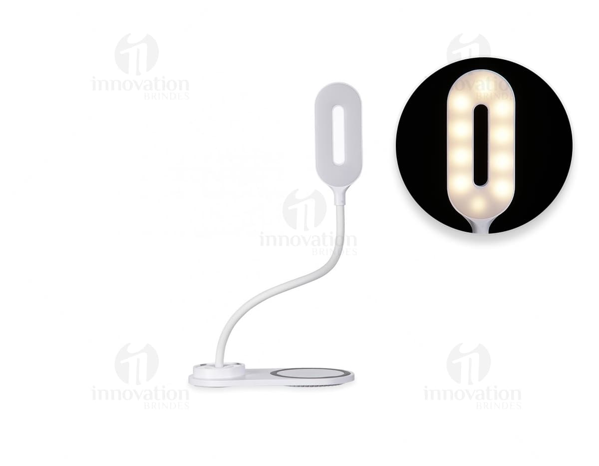 Caneta preta com detalhe emborrachado na ponta e função touch screen. Caneta preta com detalhe emborrachado na ponta e função touch screen.