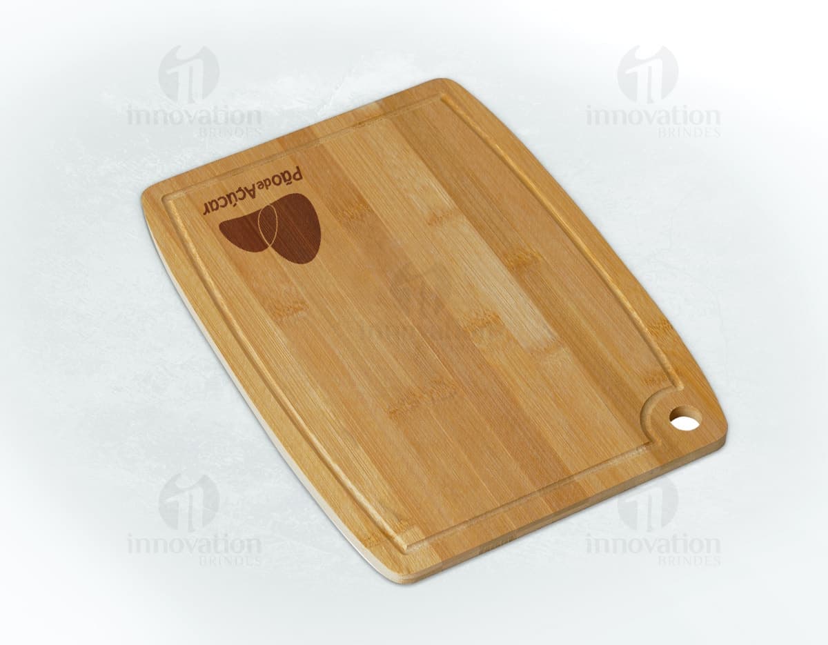 Kit queijo composto por 4 peças, acompanhadas de estojo de bambu. Kit queijo composto por 4 peças, acompanhadas de estojo de bambu.