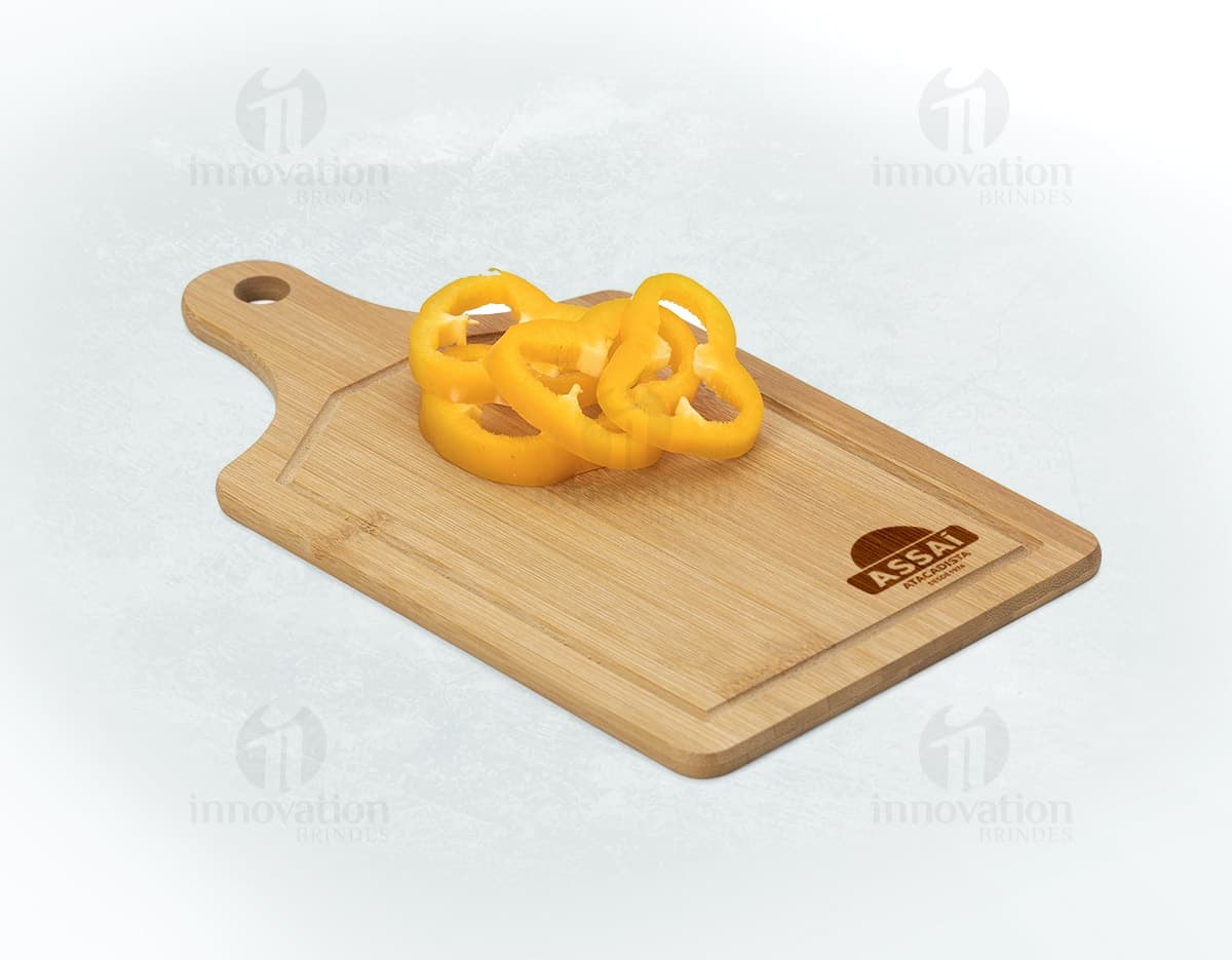 Tábua de Corte Prática em cor branca, com marcações para diferentes tipos de alimentos e superfície antiderrapante. Tábua de Corte Prática em cor branca, com marcações para diferentes tipos de alimentos e superfície antiderrapante.