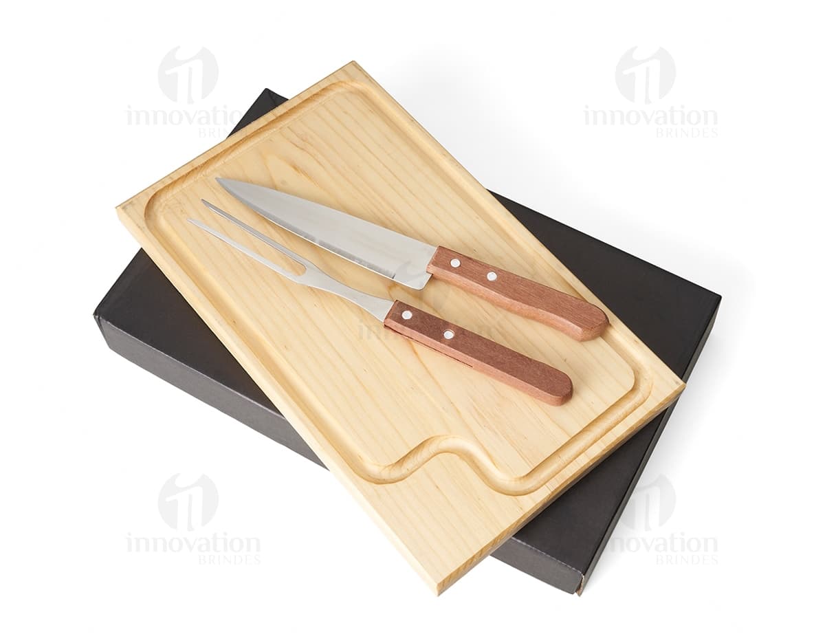Kit churrasco 3 peças em kraft, contendo faca, garfo e espátula de inox. Kit churrasco 3 peças em kraft, contendo faca, garfo e espátula de inox.