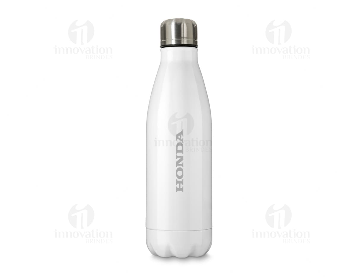Garrafa térmica inox 500ml brilhante em fundo branco. Garrafa térmica inox 500ml brilhante em fundo branco.