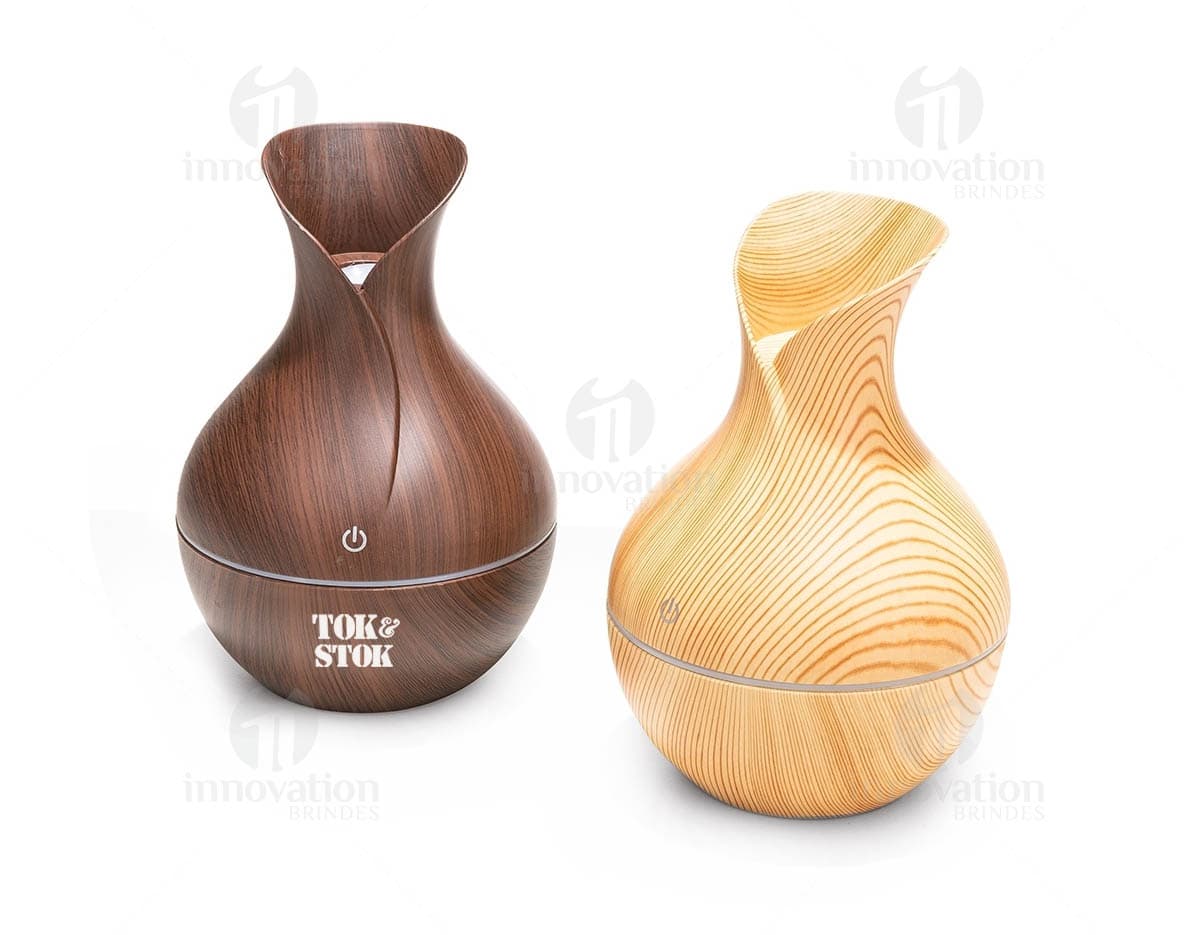 Umidificador de cerâmica artesanal com LED, perfeito para adicionar um toque de sofisticação e umidade ao seu ambiente. Feito à mão em cerâmica e madeira, este umidificador isolado é um utensílio tradicional e elegante para sua mesa. Aproveite o design único e a funcionalidade deste conjunto de jarra de cerâmica vazia, ideal para cozinhar e decorar. Transforme seu espaço com este umidificador de cerâmica artesanal, produzido de forma exclusiva e sustentável. Adquira já e sinta a diferença! Umidificador de cerâmica artesanal com LED, perfeito para adicionar um toque de sofisticação e umidade ao seu ambiente. Feito à mão em cerâmica e madeira, este umidificador isolado é um utensílio tradicional e elegante para sua mesa. Aproveite o design único e a funcionalidade deste conjunto de jarra de cerâmica vazia, ideal para cozinhar e decorar. Transforme seu espaço com este umidificador de cerâmica artesanal, produzido de forma exclusiva e sustentável. Adquira já e sinta a diferença!