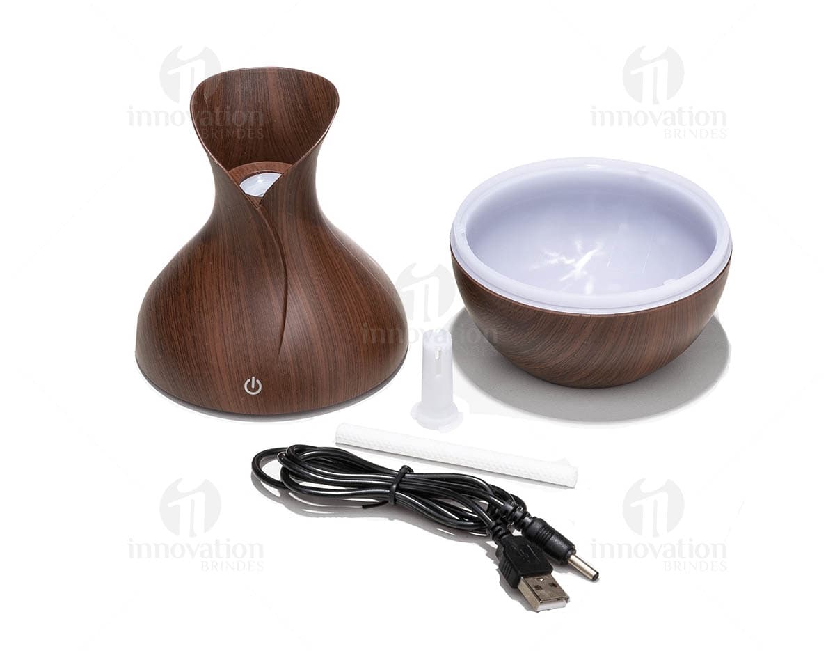 Umidificador de cerâmica artesanal com LED, perfeito para adicionar um toque de sofisticação e umidade ao seu ambiente. Feito à mão em cerâmica e madeira, este umidificador isolado é um utensílio tradicional e elegante para sua mesa. Aproveite o design único e a funcionalidade deste conjunto de jarra de cerâmica vazia, ideal para cozinhar e decorar. Transforme seu espaço com este umidificador de cerâmica artesanal, produzido de forma exclusiva e sustentável. Adquira já e sinta a diferença! Umidificador de cerâmica artesanal com LED, perfeito para adicionar um toque de sofisticação e umidade ao seu ambiente. Feito à mão em cerâmica e madeira, este umidificador isolado é um utensílio tradicional e elegante para sua mesa. Aproveite o design único e a funcionalidade deste conjunto de jarra de cerâmica vazia, ideal para cozinhar e decorar. Transforme seu espaço com este umidificador de cerâmica artesanal, produzido de forma exclusiva e sustentável. Adquira já e sinta a diferença!
