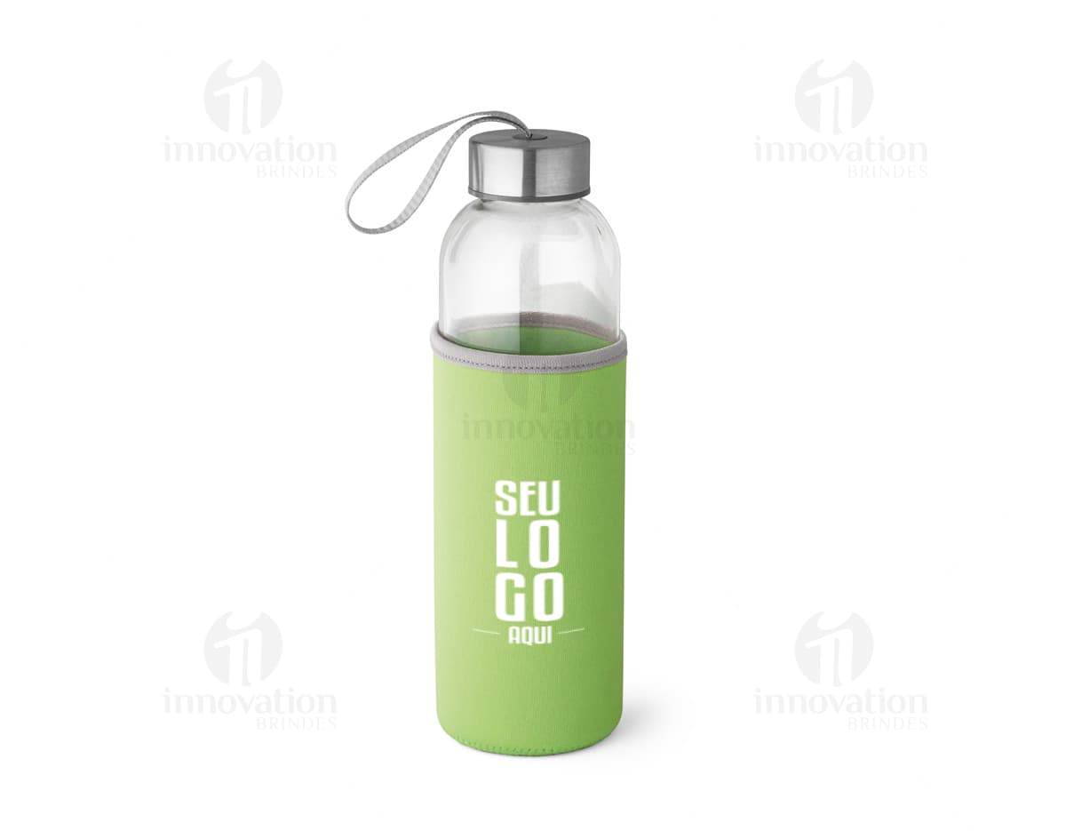 Squeeze de metal de 700ml na cor preta. Squeeze de metal de 700ml na cor preta.