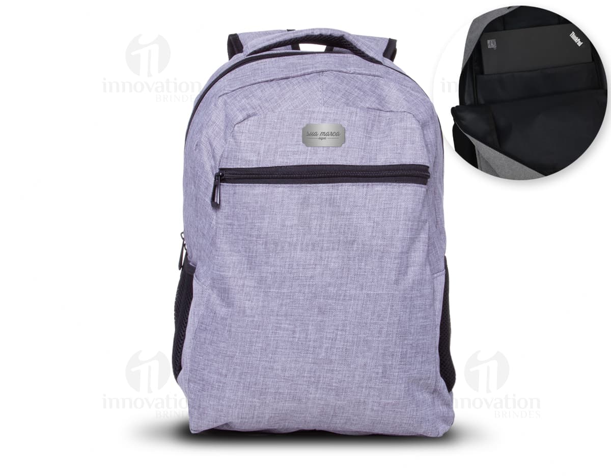 Kit com 6 porta copos em quatro cores diferentes: azul, verde, amarelo e vermelho, dispostos sobre uma mesa de madeira. Kit com 6 porta copos em quatro cores diferentes: azul, verde, amarelo e vermelho, dispostos sobre uma mesa de madeira.