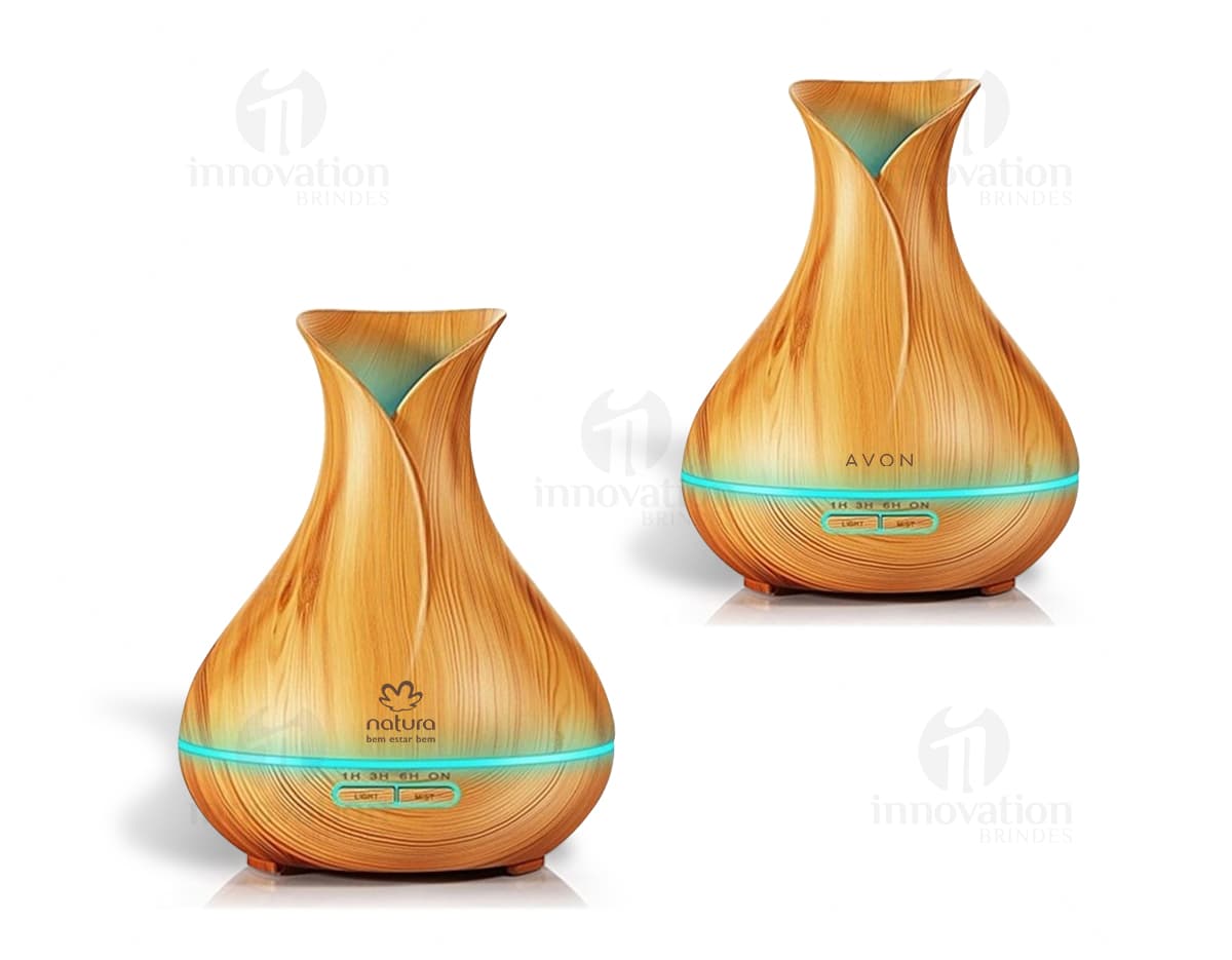 Copo térmico de 500ml em aço inoxidável, com tampa e alça na cor preta. Copo térmico de 500ml em aço inoxidável, com tampa e alça na cor preta.