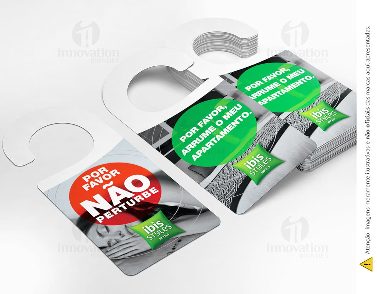 Carteira de couro sintético com fecho de metal de imã. Carteira de couro sintético com fecho de metal de imã.