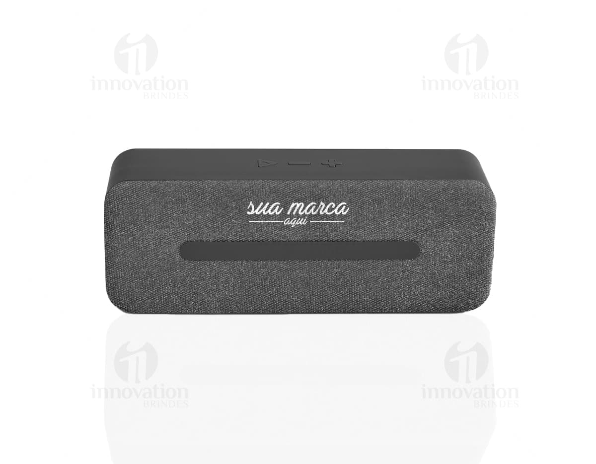 Kit com 6 porta copos em formato quadrado, feitos de cerâmica branca com imagens de ícones de cidades famosas ao redor do mundo estampadas. Kit com 6 porta copos em formato quadrado, feitos de cerâmica branca com imagens de ícones de cidades famosas ao redor do mundo estampadas.