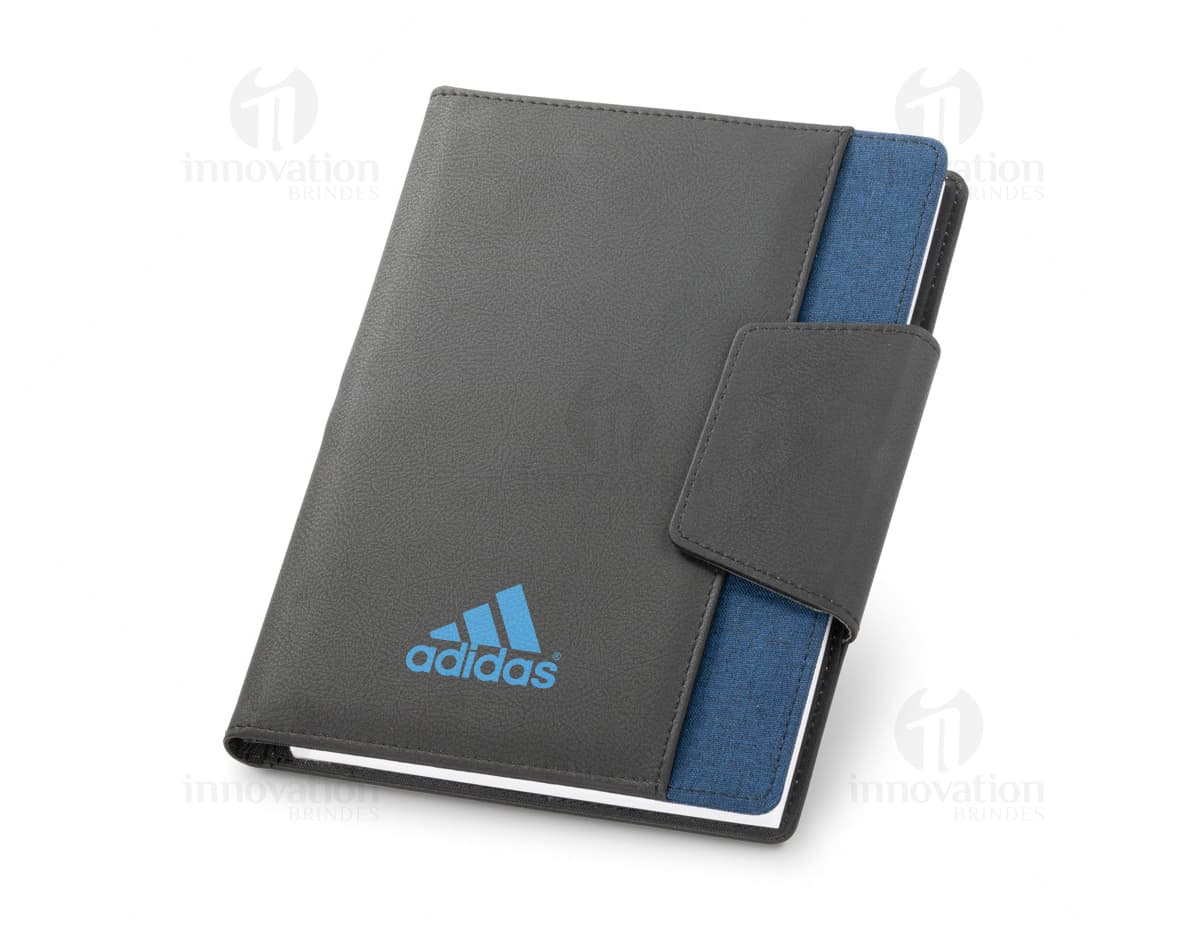 Caderno de Anotacoes em Plastico com capa transparente e espiral preta, contendo folhas de papel branco pautado. Caderno de Anotacoes em Plastico com capa transparente e espiral preta, contendo folhas de papel branco pautado.