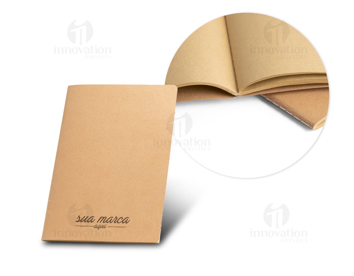 Bloco de anotações A5 com capa reciclada em destaque na foto. Bloco de anotações A5 com capa reciclada em destaque na foto.