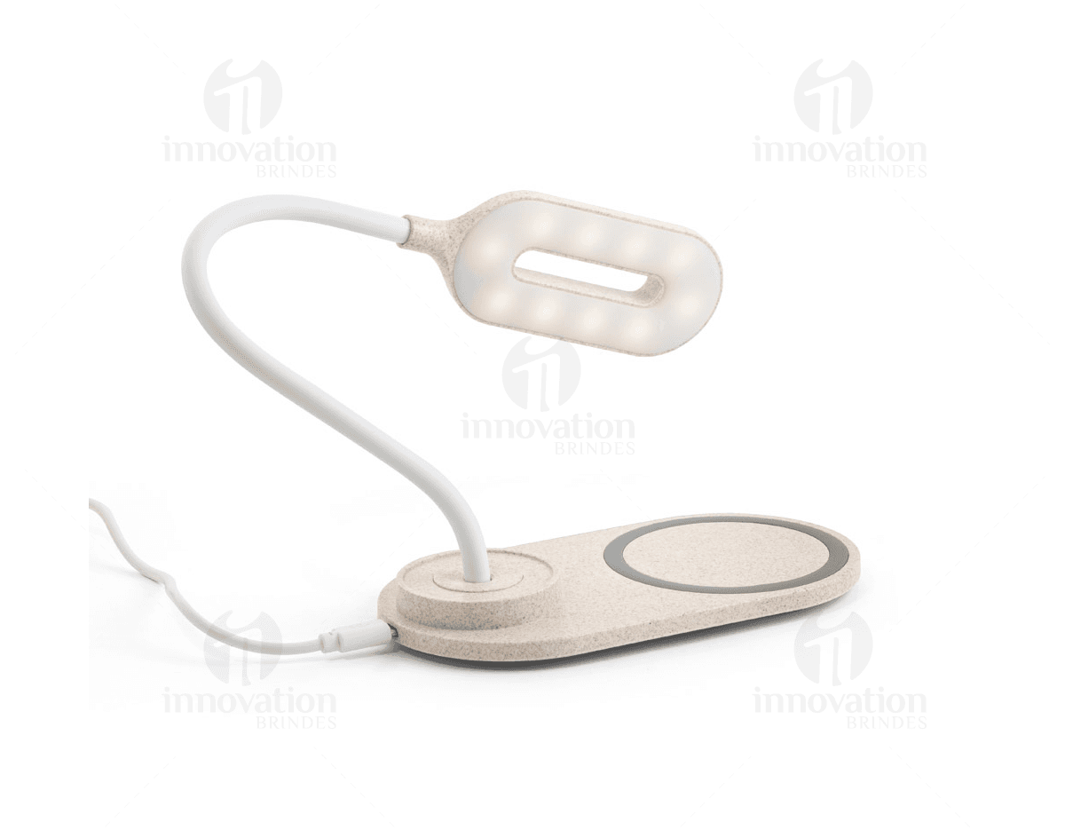 Luminária com carregador branco, design moderno e elegante, com base circular e haste flexível. Na base, há uma entrada USB para carregar dispositivos eletrônicos. Luminária com carregador branco, design moderno e elegante, com base circular e haste flexível. Na base, há uma entrada USB para carregar dispositivos eletrônicos.