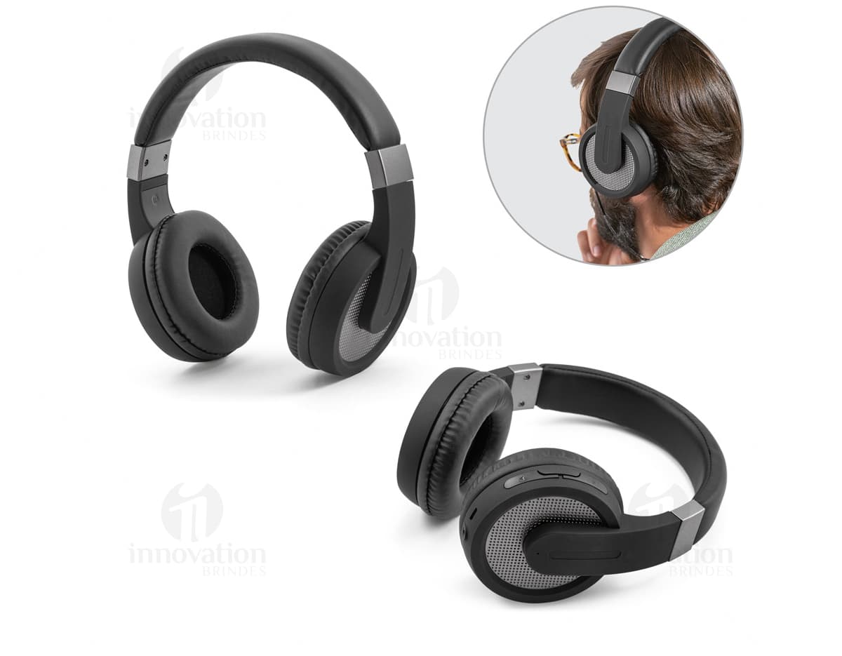 Fone de ouvido vermelho com cabo de 1 metro de comprimento e design moderno. Fone de ouvido vermelho com cabo de 1 metro de comprimento e design moderno.