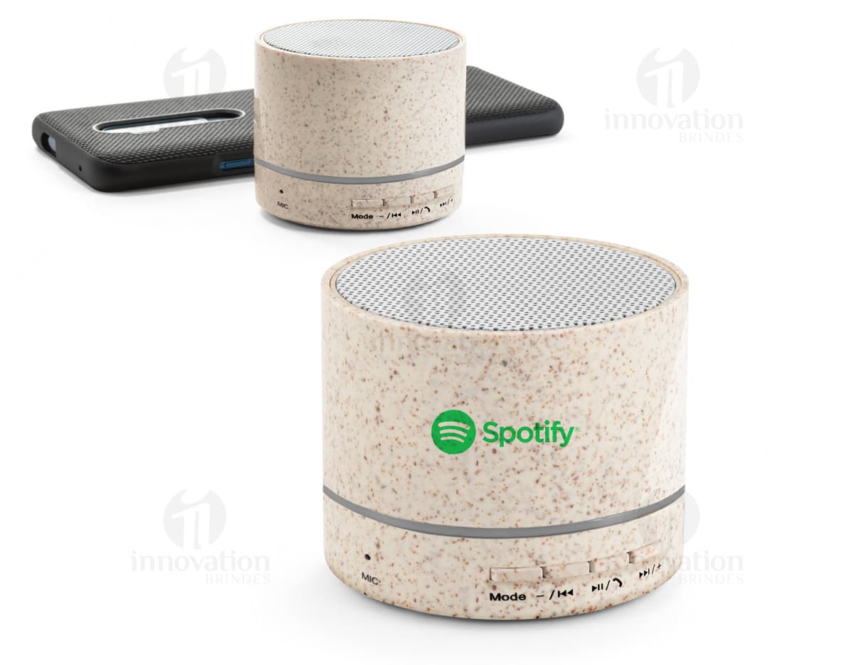 Caixa de som portátil feita de fibra de bambu na cor preta. Caixa de som portátil feita de fibra de bambu na cor preta.