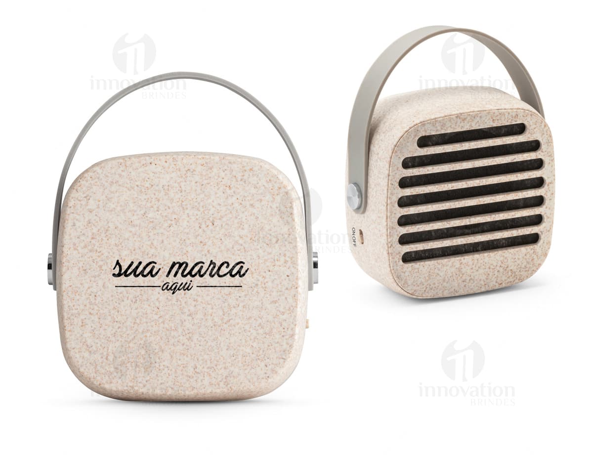 Kit com 6 porta copos em formato quadrado de madeira com estampas coloridas em cada peça. Kit com 6 porta copos em formato quadrado de madeira com estampas coloridas em cada peça.