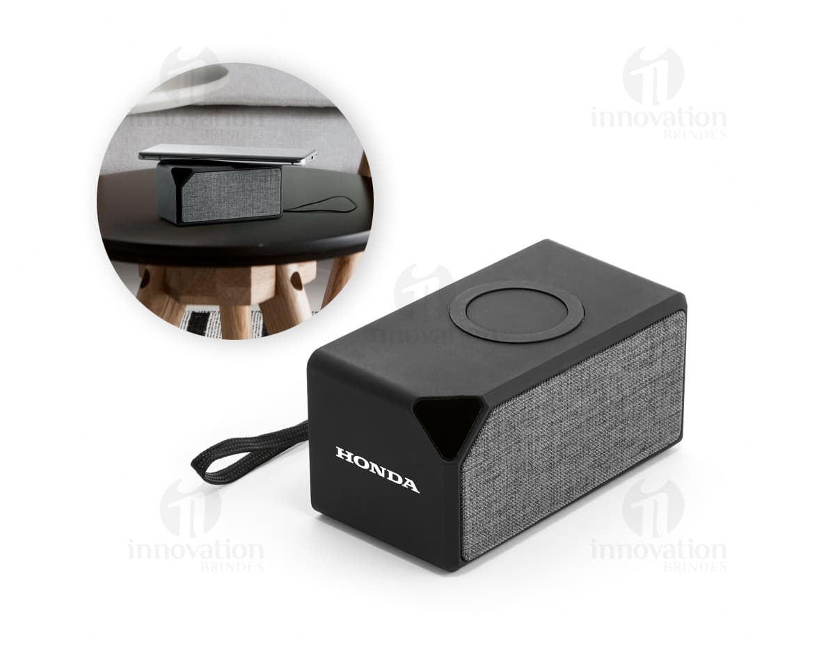 Caixa de som portátil feita de ABS, com carregador incluído. Caixa de som portátil feita de ABS, com carregador incluído.