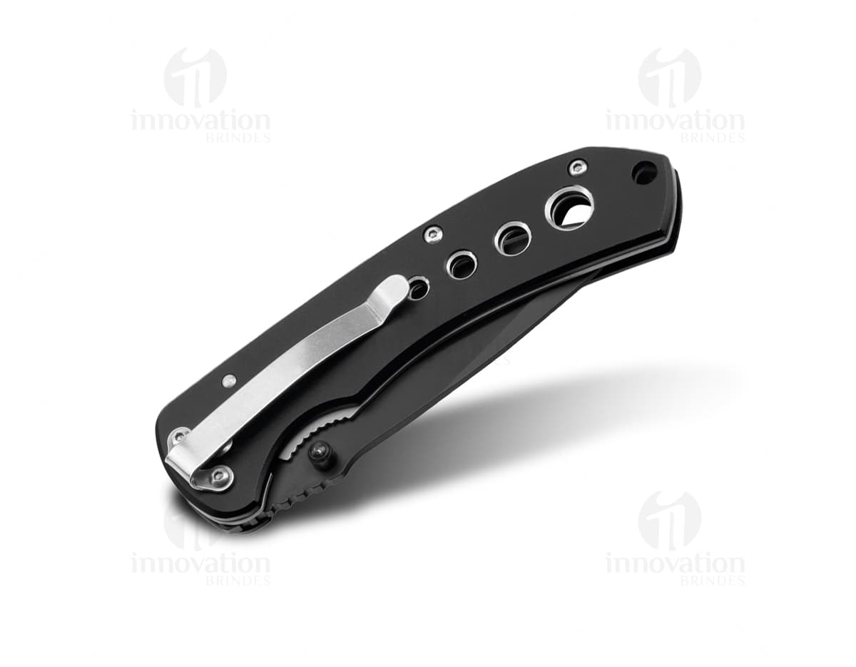 Canivete de aço inox com fecho de clipe, fabricado em metal resistente. Canivete de aço inox com fecho de clipe, fabricado em metal resistente.