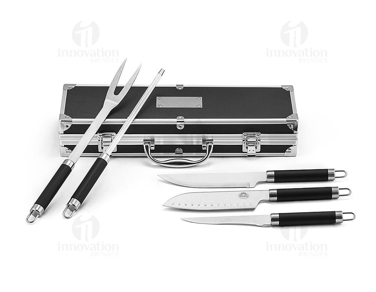 Kit churrasco em estojo de alumínio inox. Kit churrasco em estojo de alumínio inox.