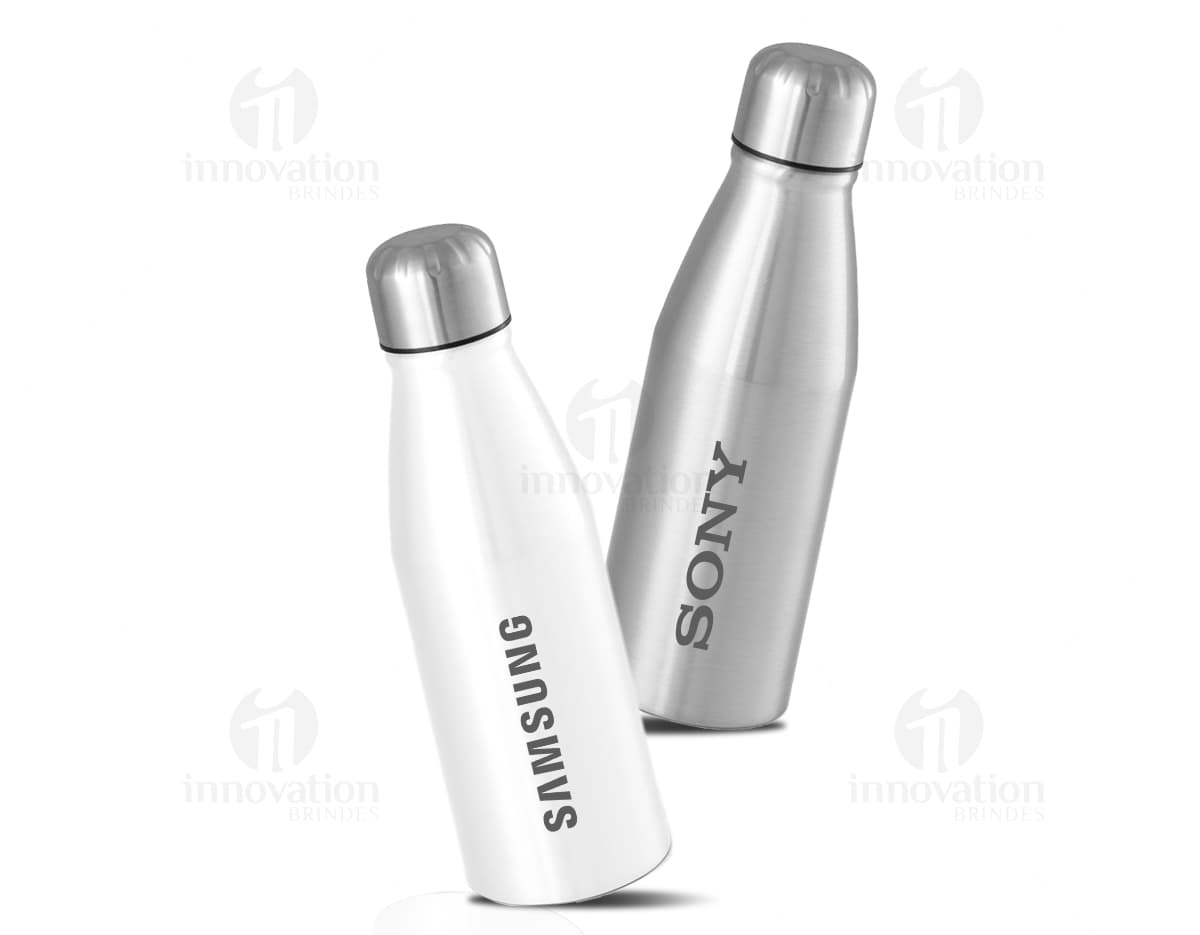 Garrafa de alumínio de 650ml na cor prata, com tampa rosqueável e design moderno. Garrafa de alumínio de 650ml na cor prata, com tampa rosqueável e design moderno.