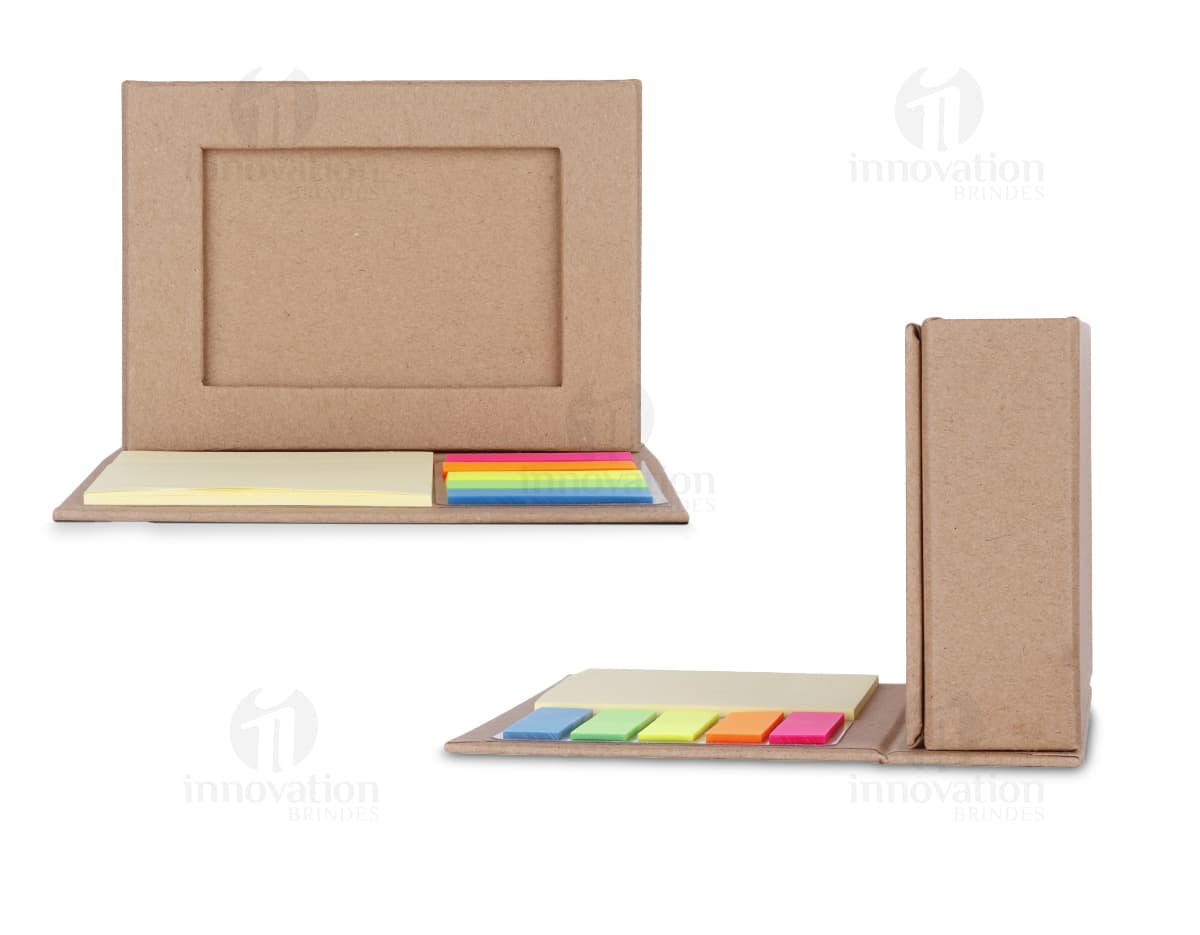 Kit com 6 porta copos em formato quadrado, de cores variadas e feitos em material resistente. Ideal para proteger superfícies de mesas e balcões. Kit com 6 porta copos em formato quadrado, de cores variadas e feitos em material resistente. Ideal para proteger superfícies de mesas e balcões.