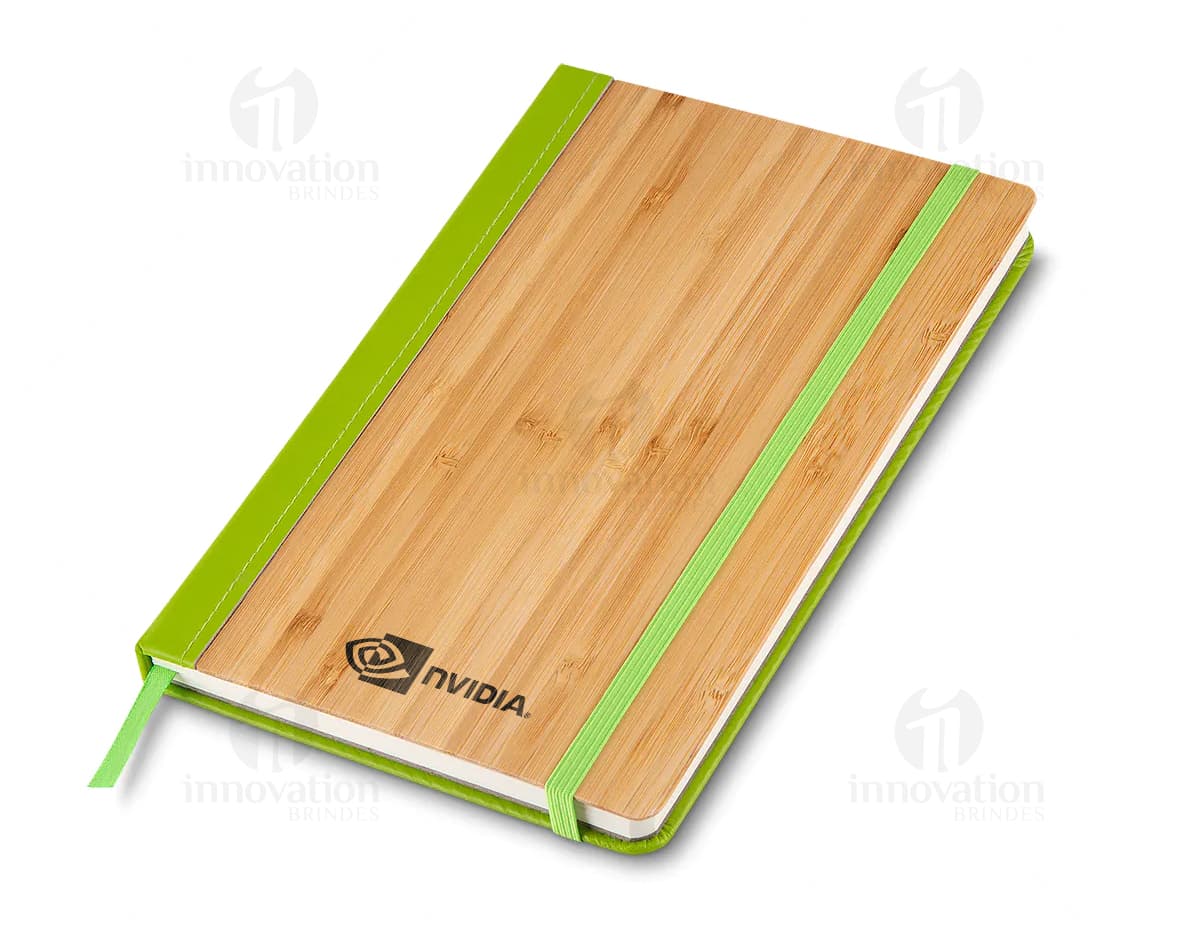 Mouse Pad na cor preta com detalhes em cinza e branco com estampa geométrica. Mouse Pad na cor preta com detalhes em cinza e branco com estampa geométrica.