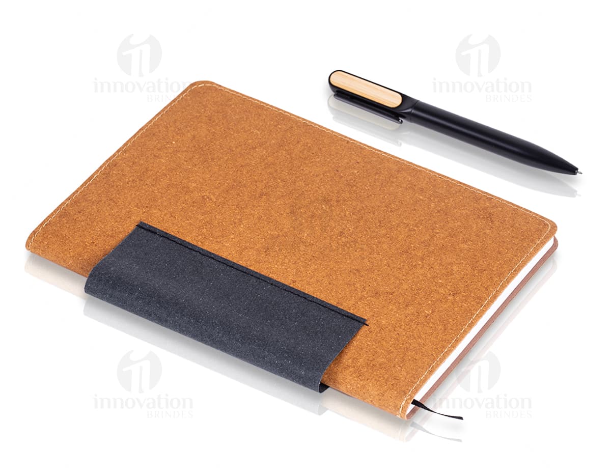 Mochila para Notebook feita em material 300D, com divisórias internas para organizar os itens. Especificamente, é um modelo ideal para transportar e proteger laptops de forma prática e segura. Mochila para Notebook feita em material 300D, com divisórias internas para organizar os itens. Especificamente, é um modelo ideal para transportar e proteger laptops de forma prática e segura.