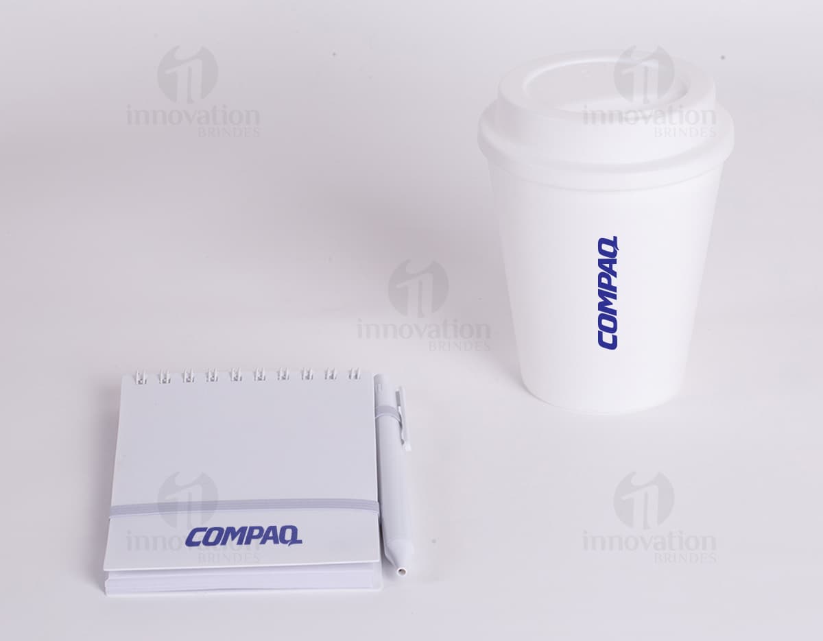 Kit escritório 3 peças em tons de cinza, composto por porta-lápis, porta-clips e organizador de papéis. Kit escritório 3 peças em tons de cinza, composto por porta-lápis, porta-clips e organizador de papéis.